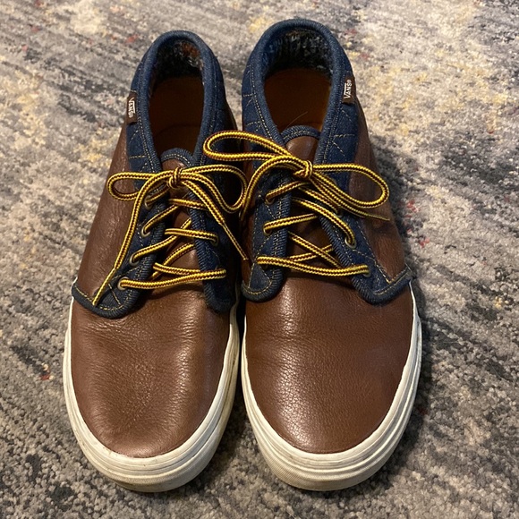 Insulated Leather Vans - Picture 2 of 9